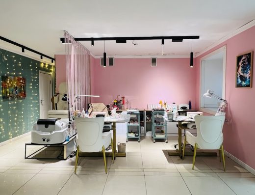 Salon NINE